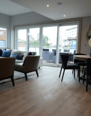 medines grindys skaidriai balta Medzio stilius