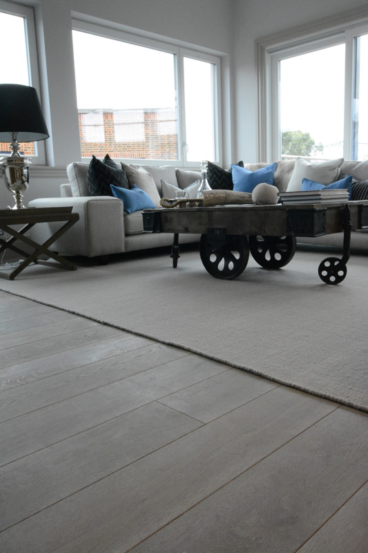 medines grindys skaidriai balta Medzio stilius