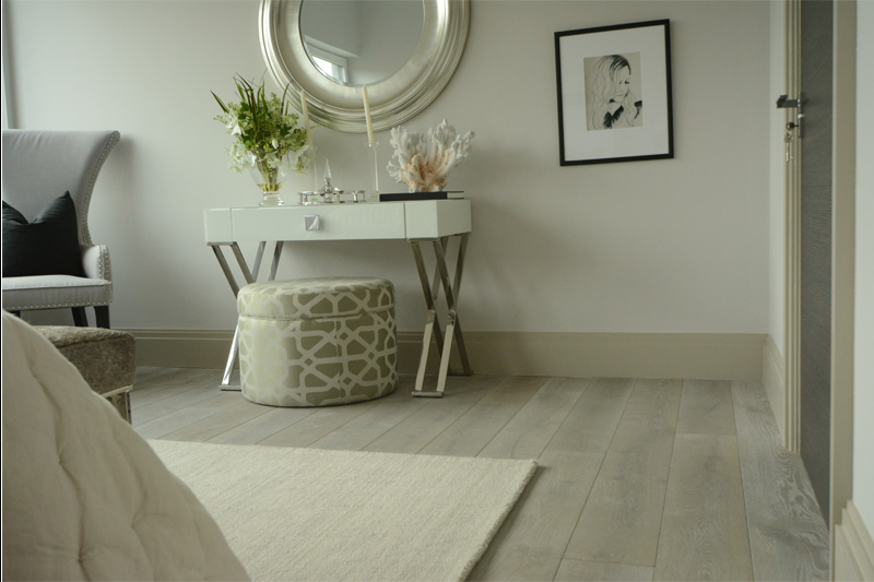 medines grindys skaidriai balta Medzio stilius