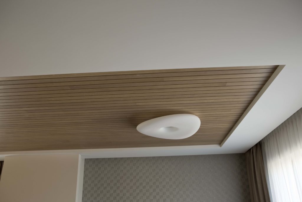 Medinės ąžuolinės deko lubos.