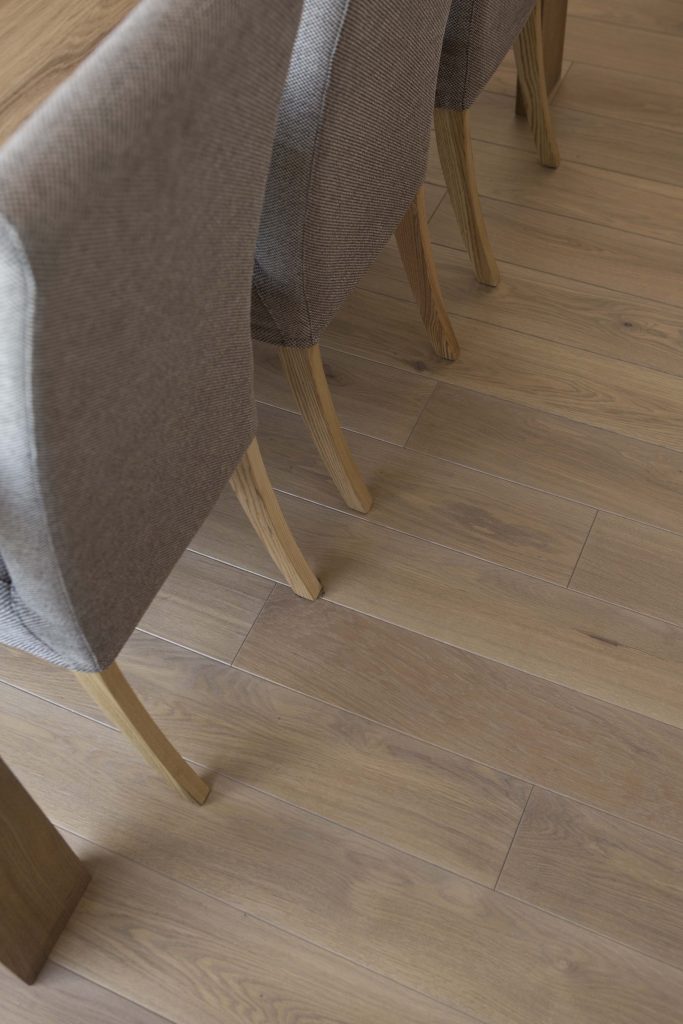 Medinės ąžuolinės grindys: spalva Kriaušė 3418.