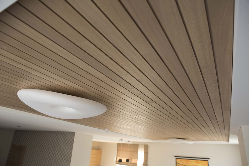 Medinės ąžuolinės deko lubos.