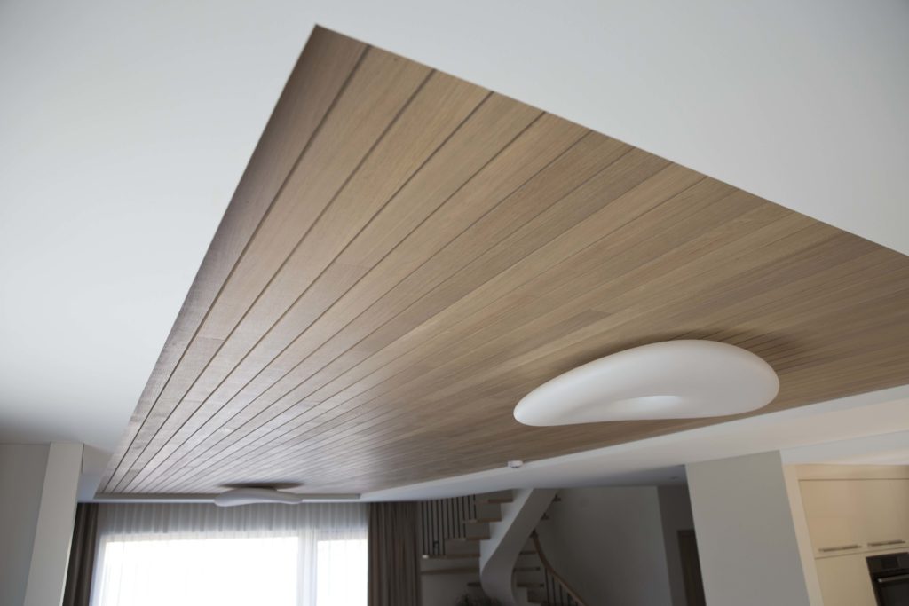 Medinės ąžuolinės deko lubos.