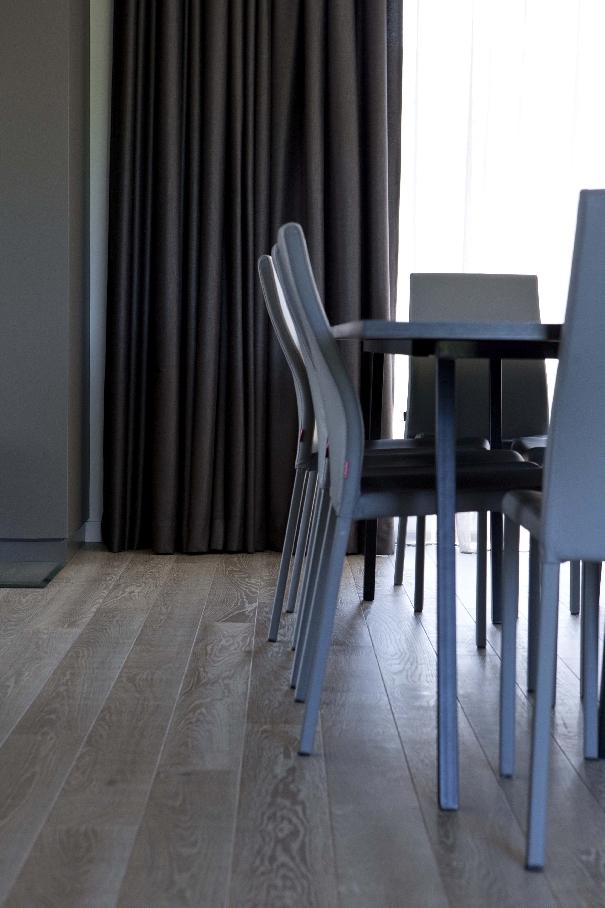 Medinės grindys: ąžuolinės, spalva Skaidriai balta Q-3409.