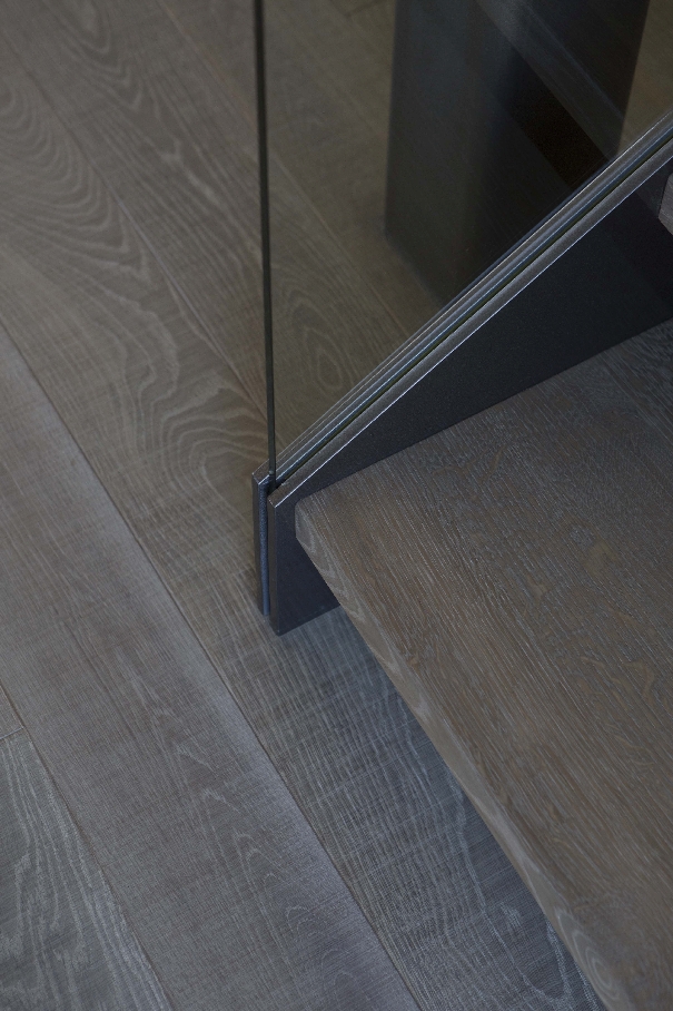 Medinės grindys: ąžuolinės, spalva Skaidriai balta Q-3409.