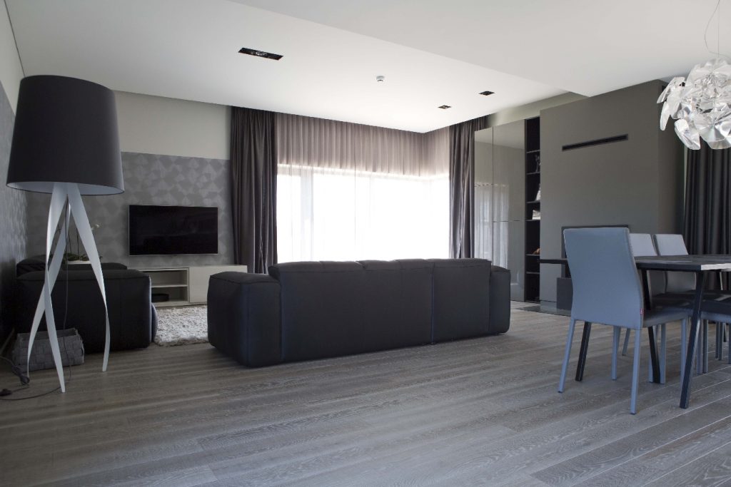 Medinės grindys: ąžuolinės, spalva Skaidriai balta Q-3409.