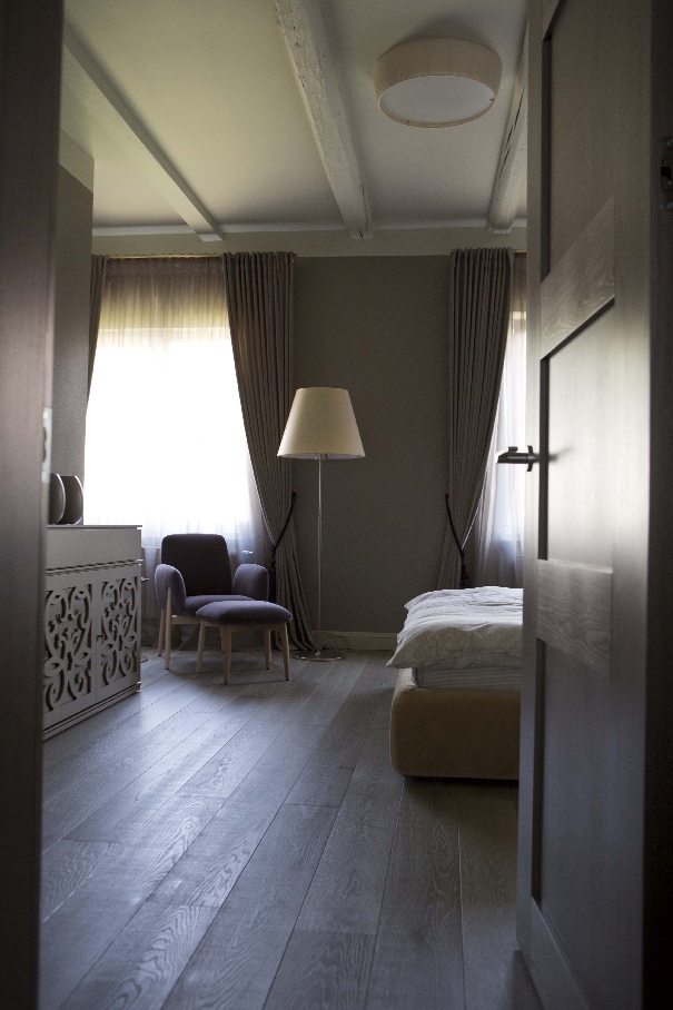 Medinės grindys iš ąžuolo: spalva Balta Q-3408.