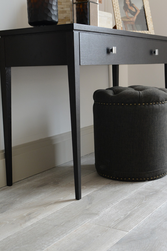 medines grindys skaidriai balta Medzio stilius