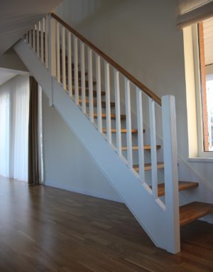 mediniai laiptai I forma dazyti bespalve alyva Medzio stilius