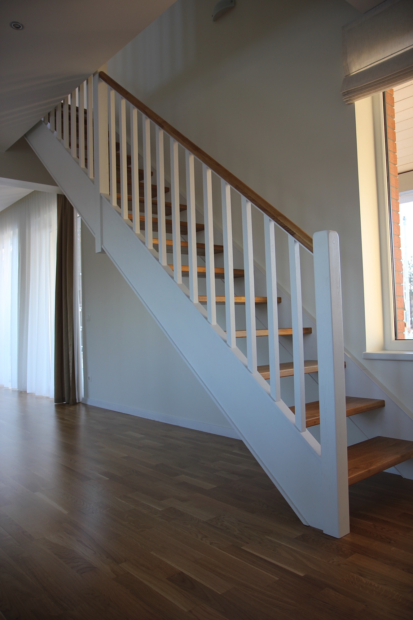 mediniai laiptai I forma dazyti bespalve alyva Medzio stilius