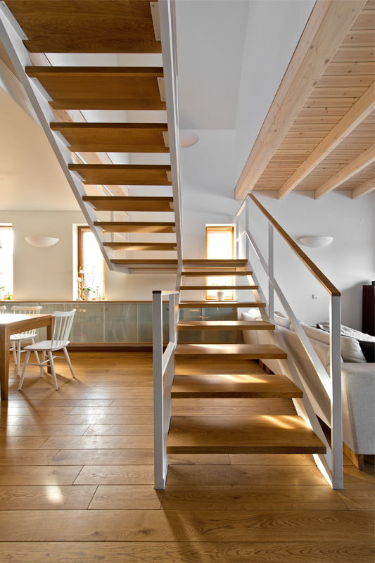 Mediniai laiptai U forma Bespalvė alyva 3305 Medžio stilius