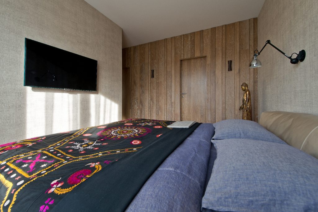 Medinės grindys deko siena skaidriai balta Q-3409 Medžio stilius