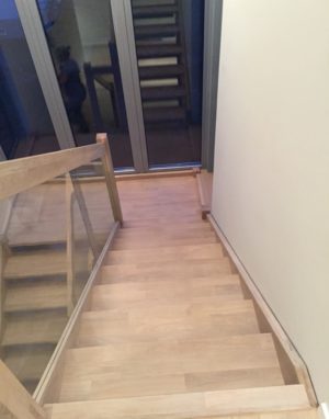 mediniai ąžuoliniai laiptai U forma Skaidriai balta 3409 Medžio stilius