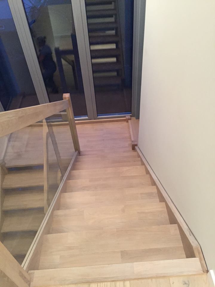 mediniai ąžuoliniai laiptai U forma Skaidriai balta 3409 Medžio stilius