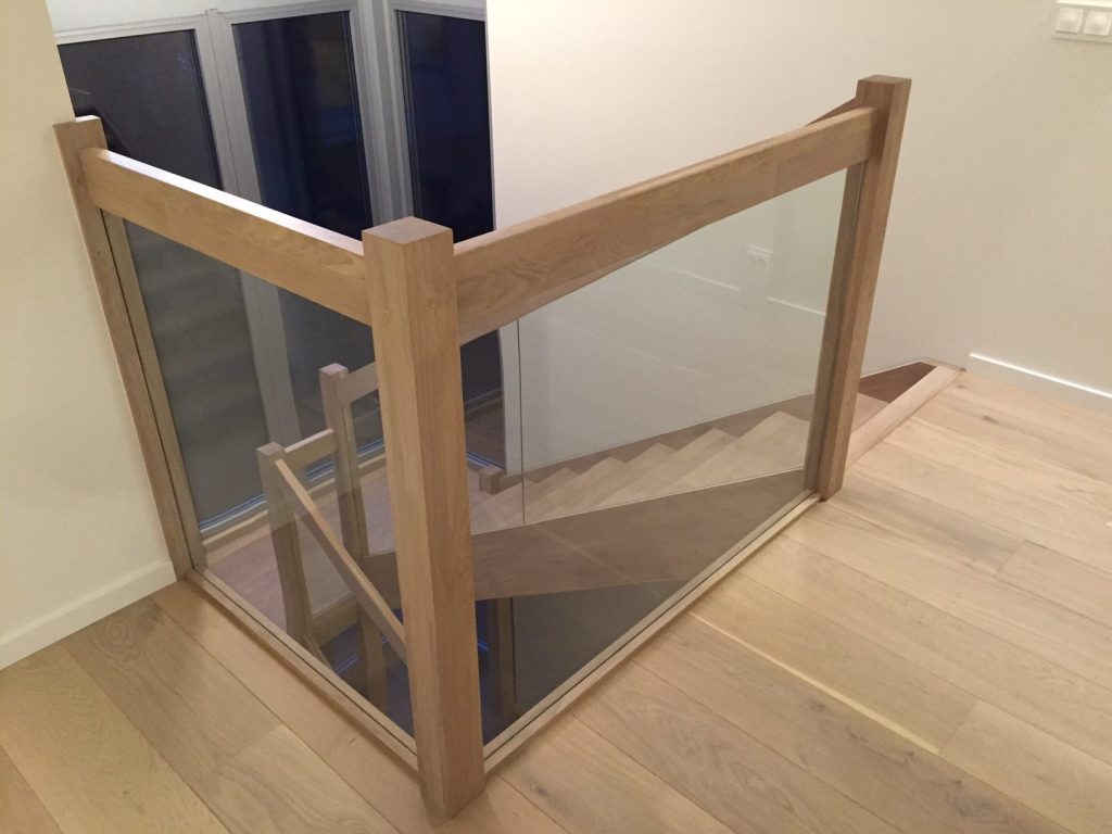 mediniai ąžuoliniai laiptai U forma Skaidriai balta 3409 Medžio stilius