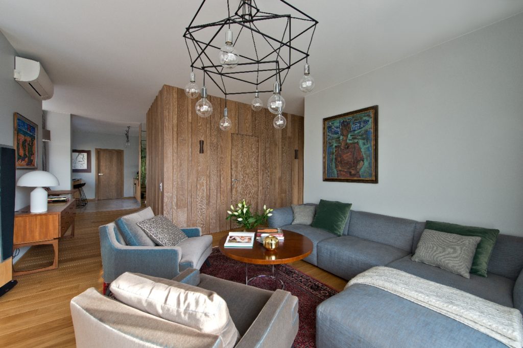 Medinė ąžuolinė Deko siena.