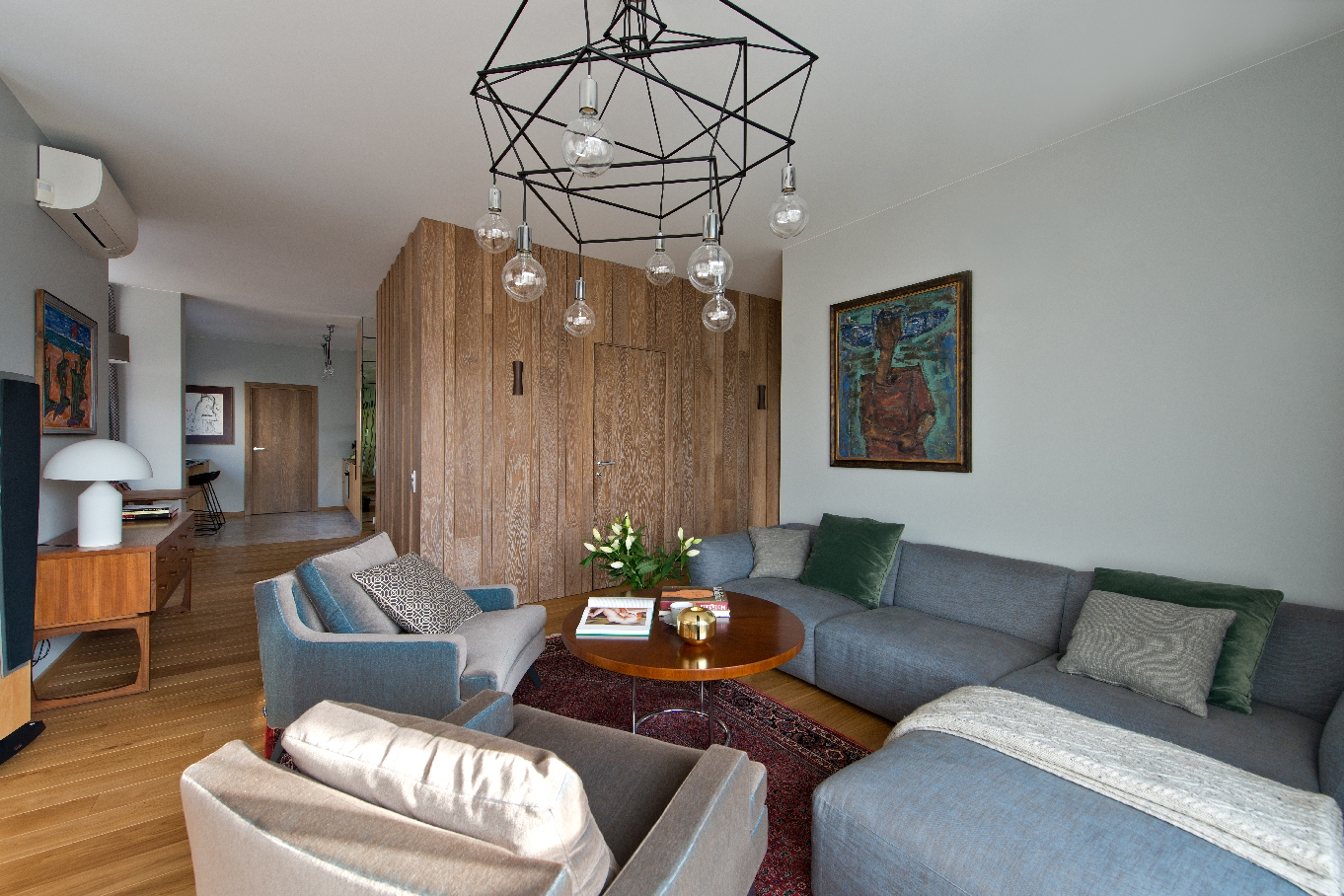 Medinė ąžuolinė Deko siena.