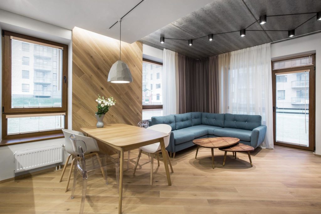 Medinės ąžuolinės grindys, medinė deko siena: Skaidriai balta 3409 Medžio stilius