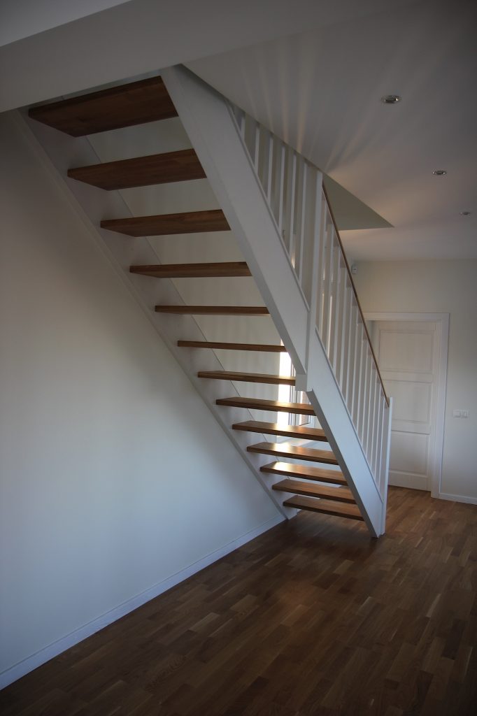 mediniai laiptai I forma dazyti bespalve alyva Medzio stilius