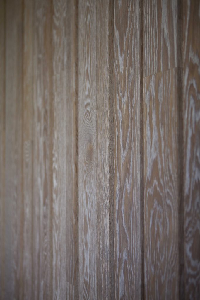 Medinė ąžuolinė deko siena: skaidriai balta, Q-3409.