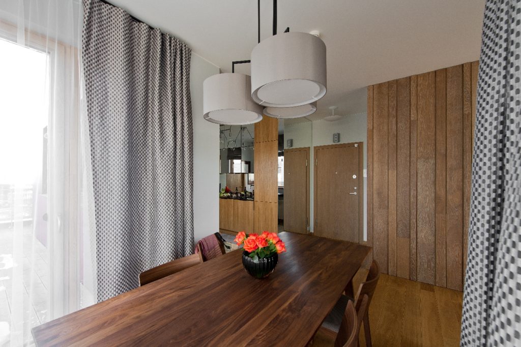 Medinė ąžuolinė Deko siena.