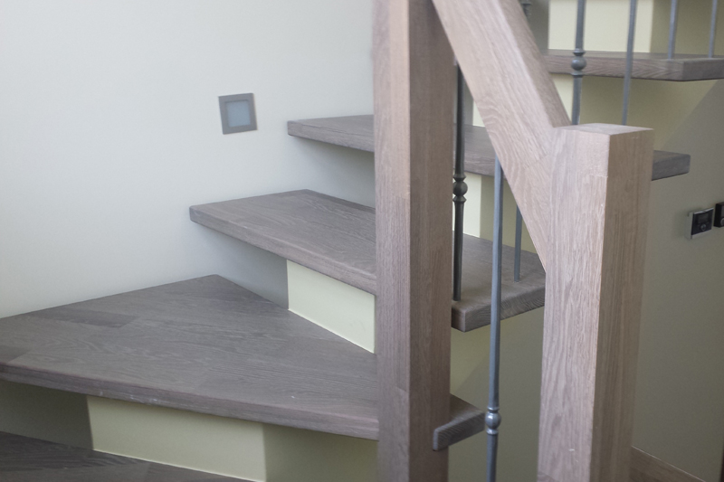 mediniai laiptai U forma Medzio stilius