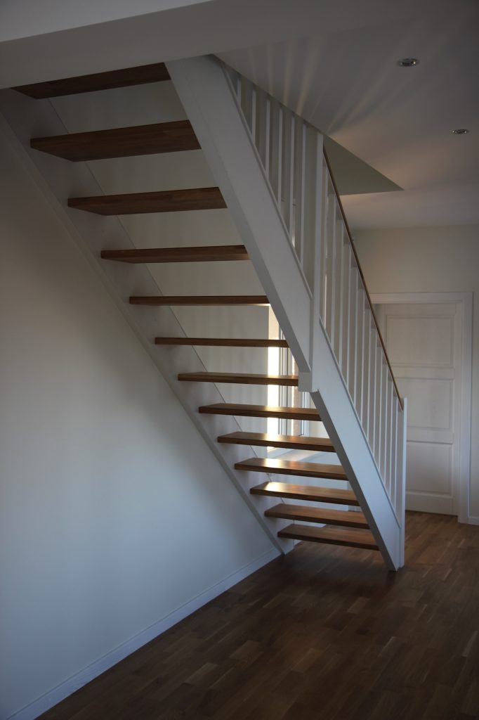 mediniai laiptai I forma dazyti bespalve alyva Medzio stilius