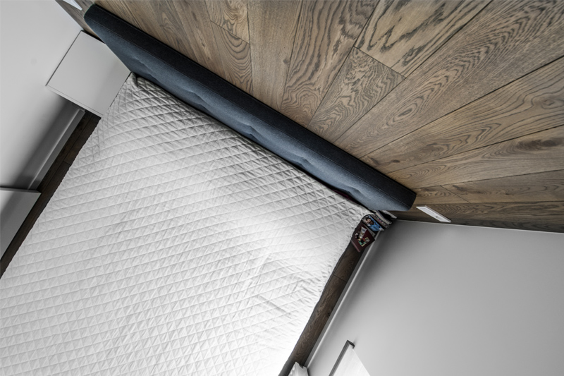 Medinės grindys, deko siena: spalva Graphite 3477.