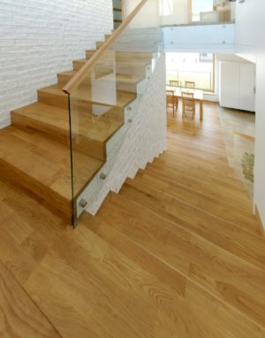 Mediniai laiptai U forma Bespalvė alyva 3305 Medžio stilius