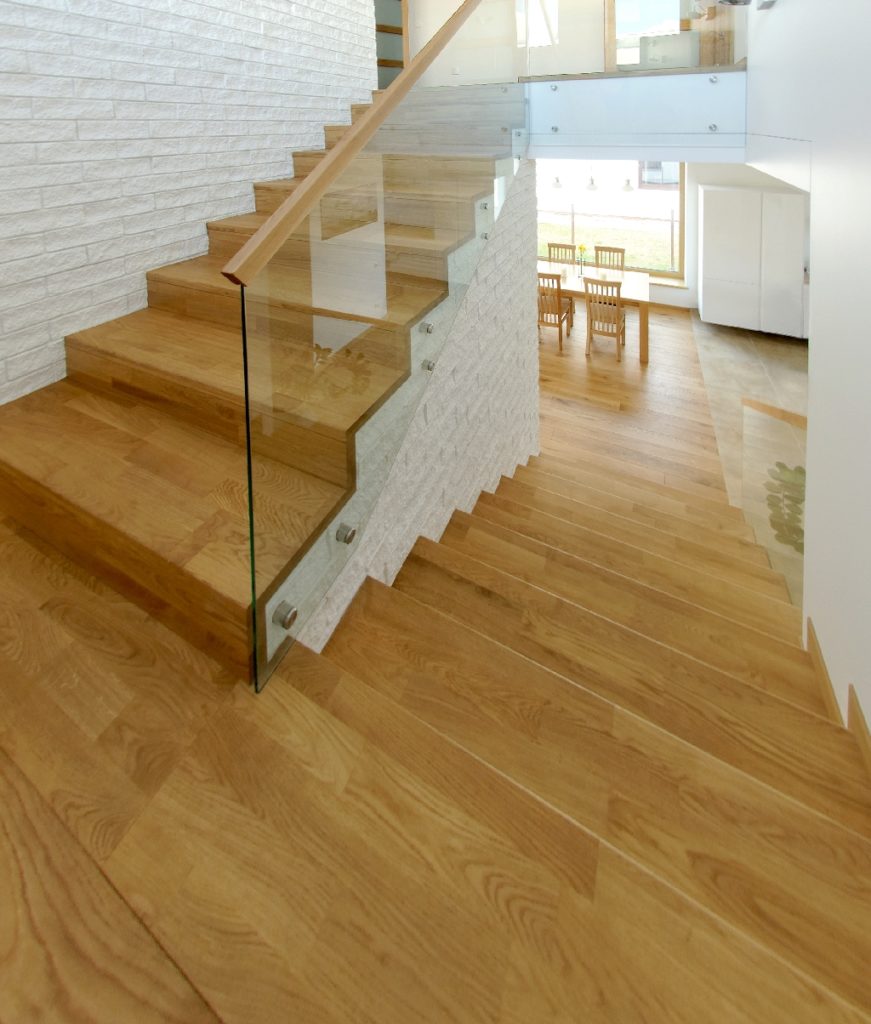 Mediniai laiptai U forma Bespalvė alyva 3305 Medžio stilius