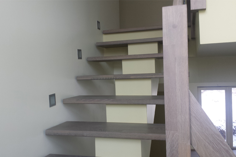 mediniai laiptai U forma Medzio stilius