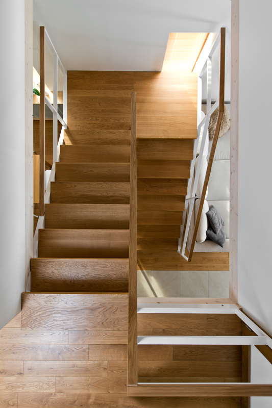 Mediniai laiptai U forma Bespalvė alyva 3305 Medžio stilius