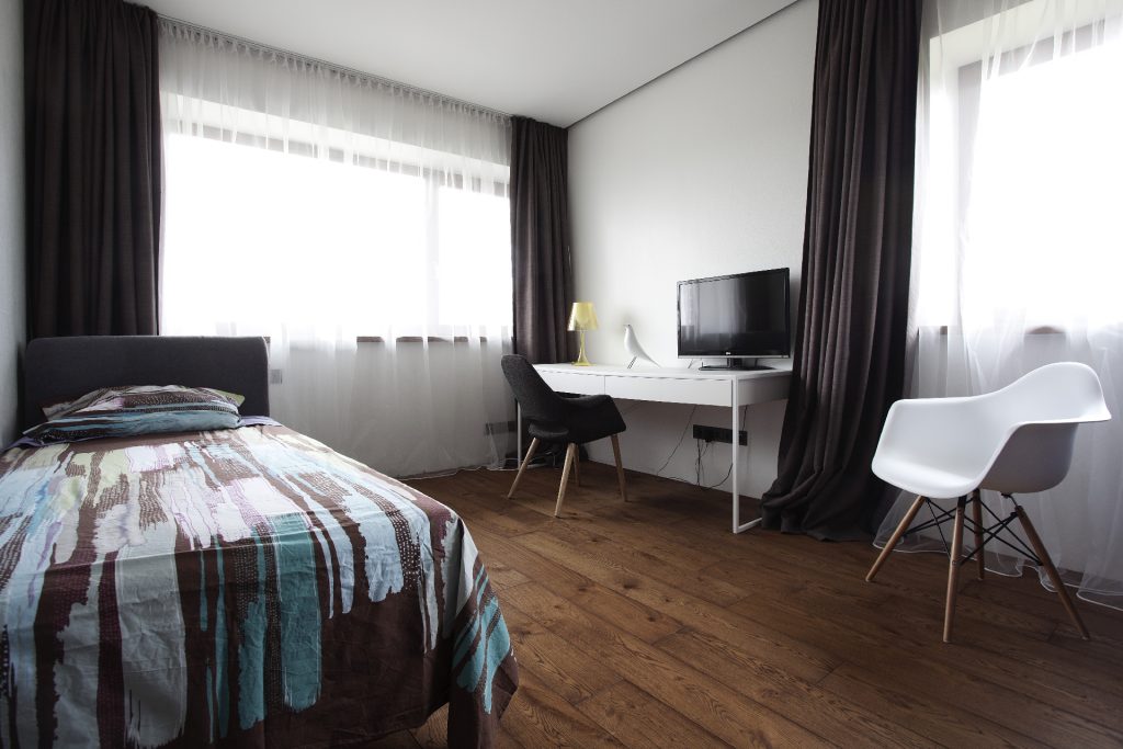 Medinės grindys iš ąžuolo: spalva Riešutas 3481.