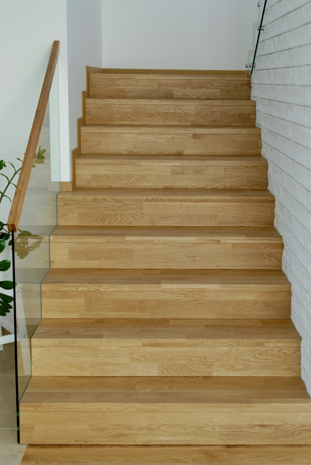 Mediniai laiptai U forma Bespalvė alyva 3305 Medžio stilius