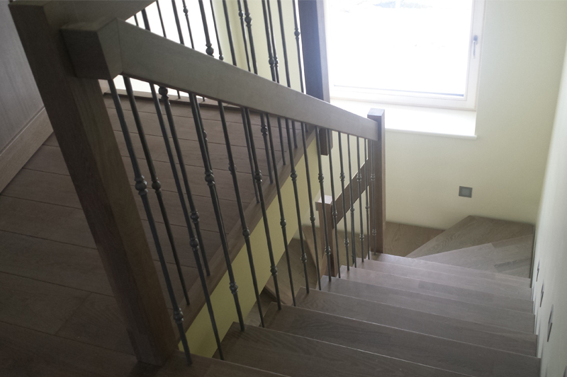 mediniai laiptai U forma Medzio stilius