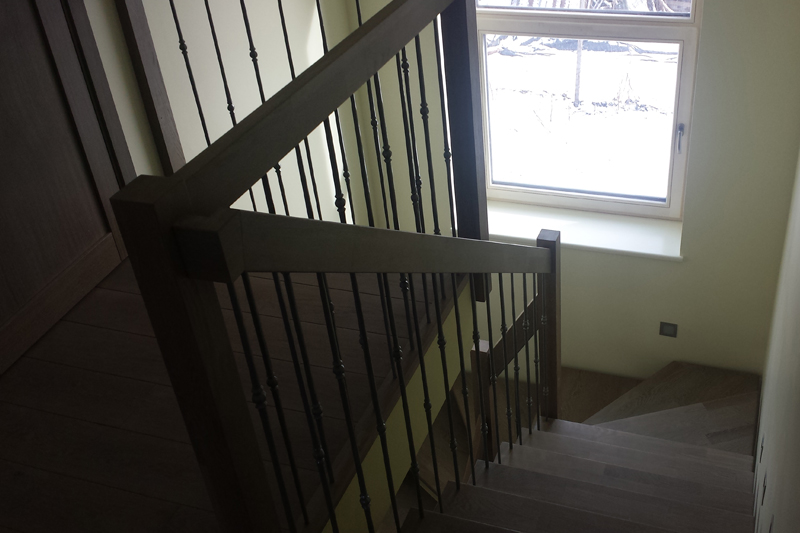 mediniai laiptai U forma Medzio stilius