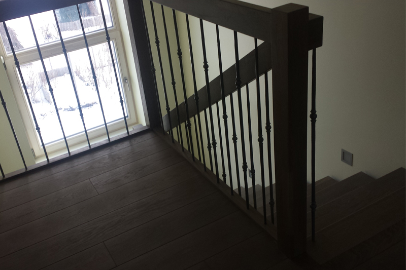 mediniai laiptai U forma Medzio stilius