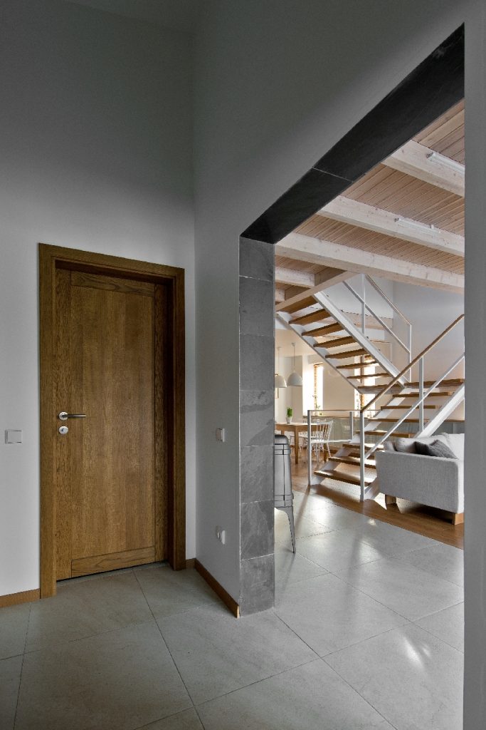 Medinės ąžuolinės durys D1F1S D1F alyvuotos Bespalvė alyva Medžio stilius deko siena