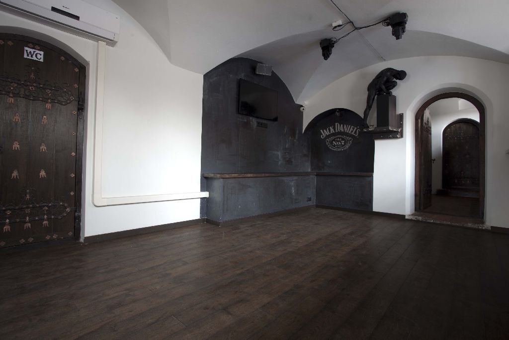 Medinės grindys iš ąžuolo: spalva Juodmedis 3490.