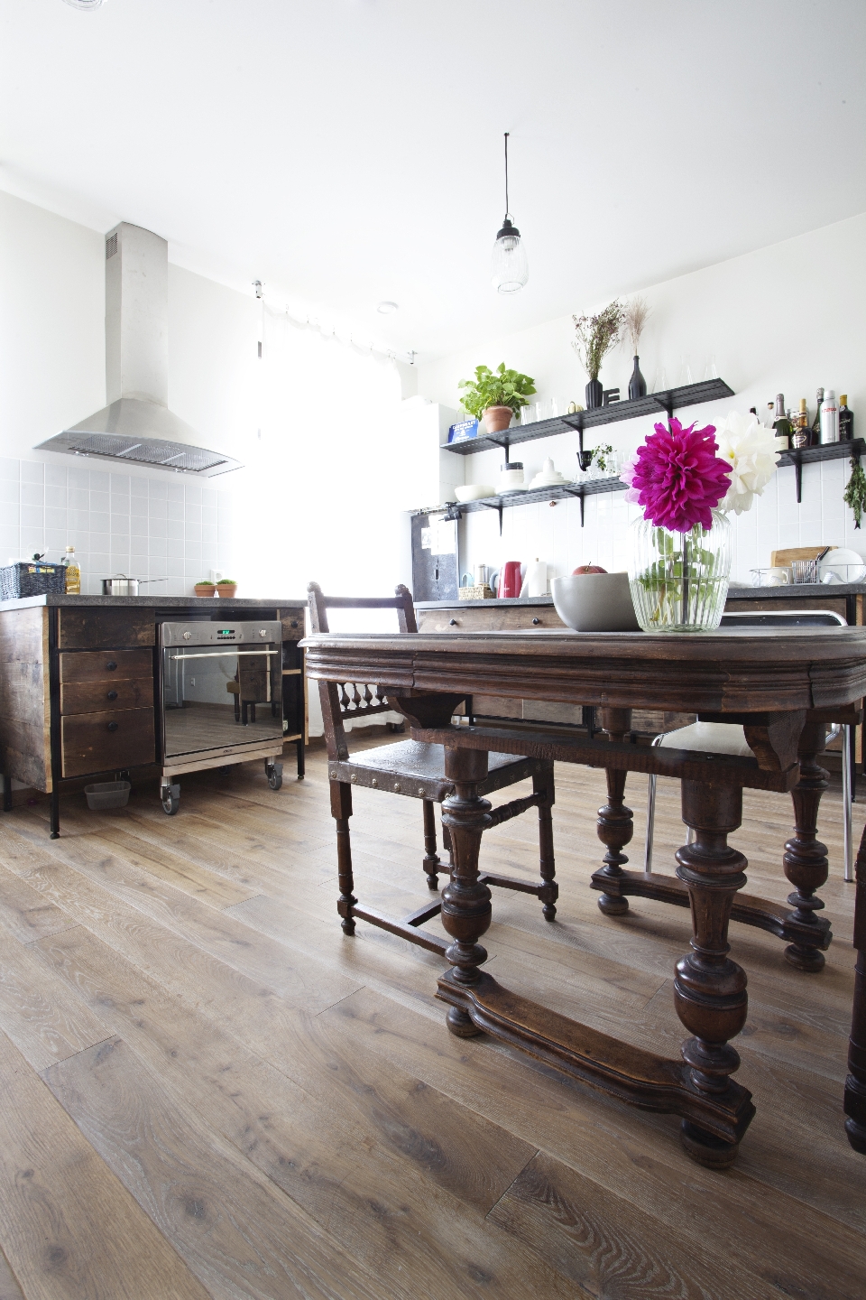 Medinės grindys iš ąžuolo: rūšingumas Rustikas, spalva Skaidriai balta 3409.