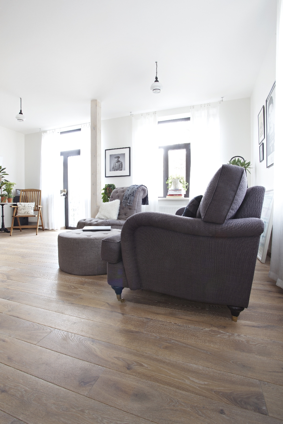 Medinės grindys iš ąžuolo: rūšingumas Rustikas, spalva Skaidriai balta 3409.