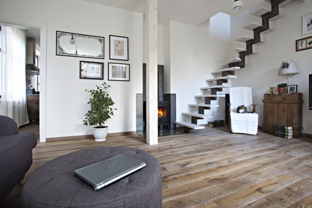 Medinės grindys iš ąžuolo: rūšingumas Rustikas, spalva Skaidriai balta 3409.