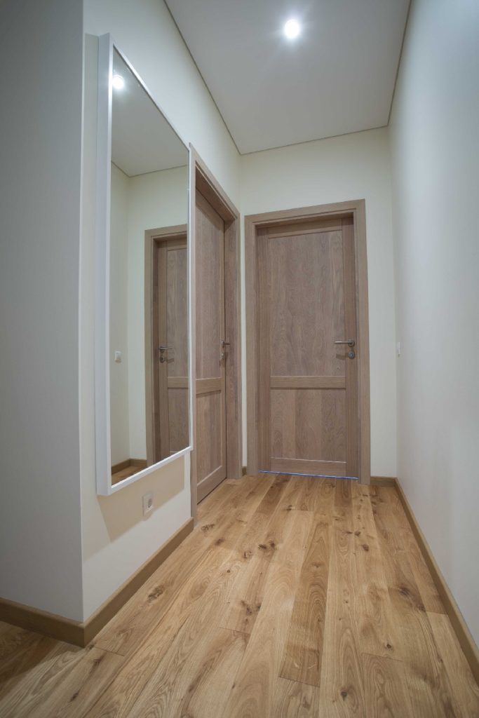 Medinės ąžuolinės durys: modelis D2F ir D1S, spalva Pilka 3417.