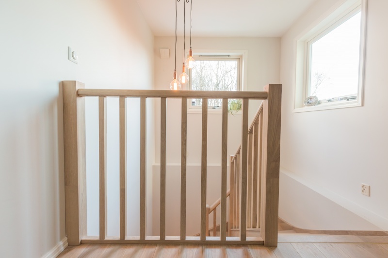 Mediniai ąžuoliniai laiptai: U forma, Balta 3408 Medžio stilius