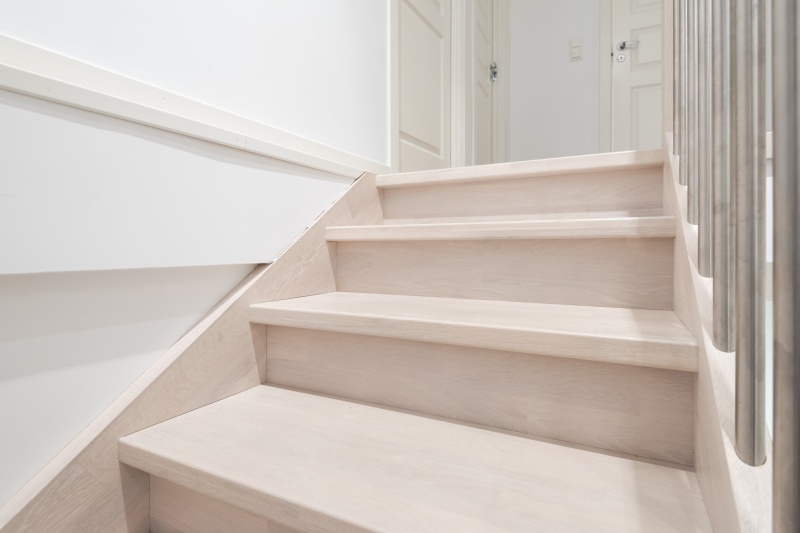 Mediniai ąžuoliniai laiptai: spalva Nordic N-3408 Medžio stilius