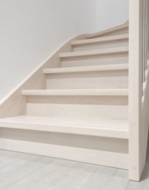 Mediniai ąžuoliniai laiptai: spalva Nordic N-3408 Medžio stilius