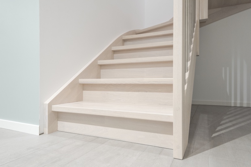 Mediniai ąžuoliniai laiptai: spalva Nordic N-3408 Medžio stilius