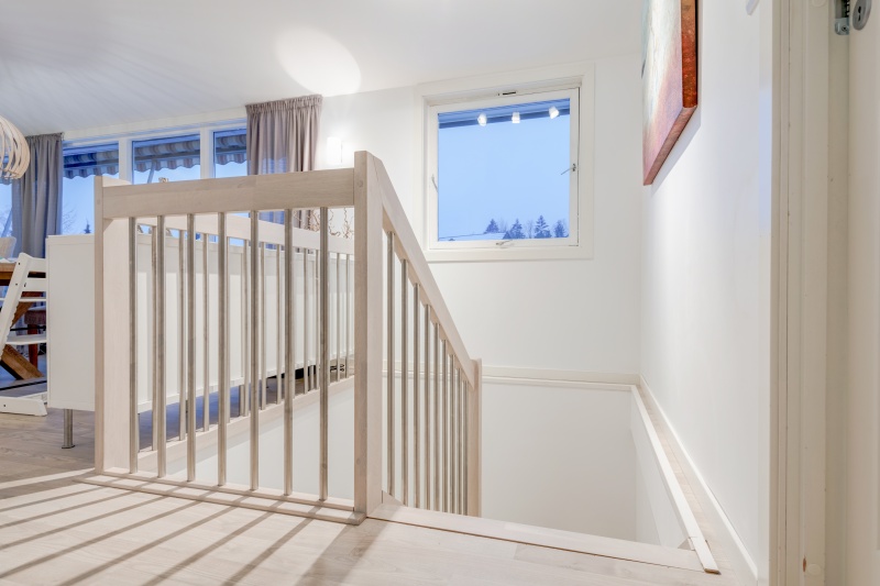 Mediniai ąžuoliniai laiptai: spalva Nordic N-3408 Medžio stilius