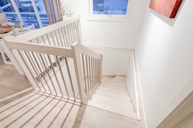 Mediniai ąžuoliniai laiptai: spalva Nordic N-3408 Medžio stilius