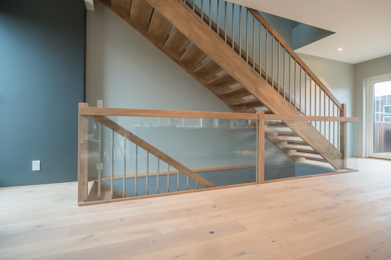 Mediniai laiptai: I forma, spalva Kriaušė 3418.